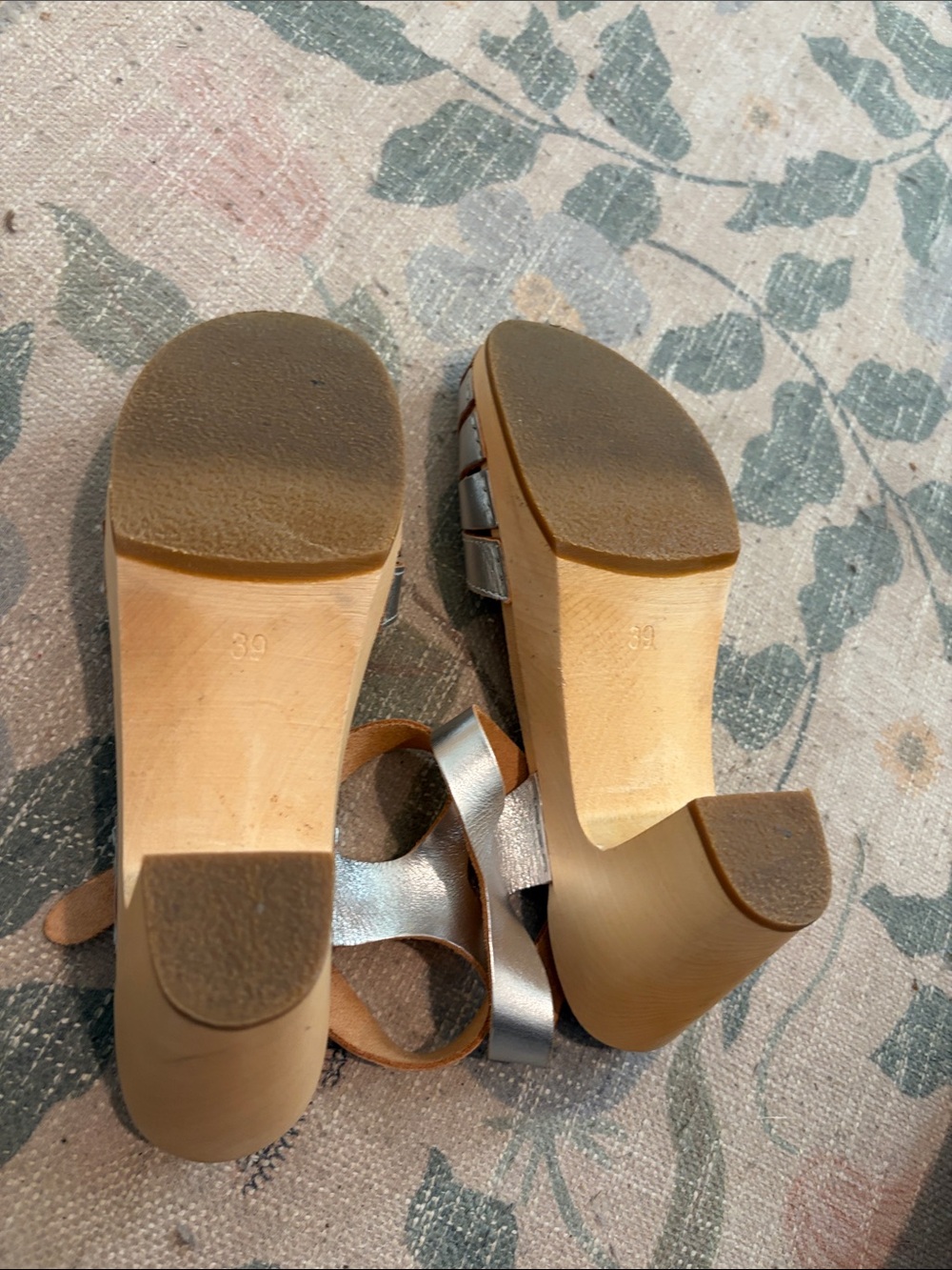 Swedish Hasbeens Metallic Silver Leather Clogs - Picture 4 of 4